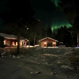 Cozy Timber Lodge With Sauna & Grill Hut โรงแรมในStorsteinnes