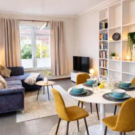 Seeliebe, 300 Meter zum Wasser, mit Terrasse und Garten, hotel i Lembruch
