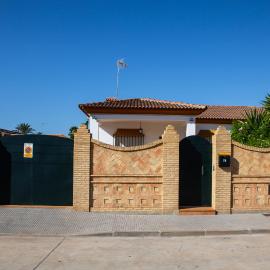 Chalet adosado con piscina privada en Mazagón
