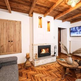 Oiti Mountain Apartments、パヴリアニのホテル