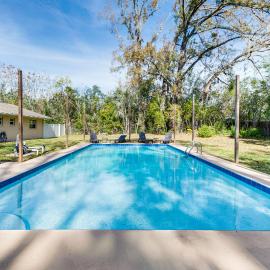 5 Mi to Silver Springs State Pk: Gem w/ Game Room!