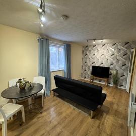 Tranquil 1BD in Edmonton, hotel in Ponders End