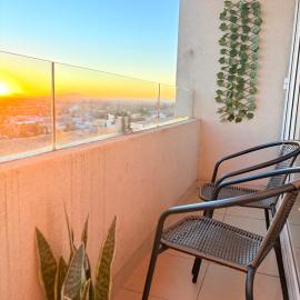 DEPARTAMENTO SEGUR0, COMODO Y TRANQUILO en Chillán Centro, ideal para descansar, full equipado, Wifi y estacionamiento
