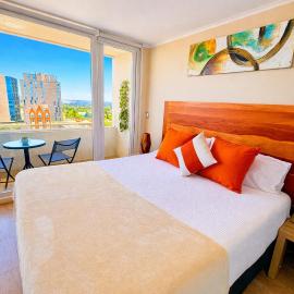 DEPARTAMENTO ACOGEDOR Y TRANQUILO en Chillán Centro, full equipado, ideal para descansar, Wifi y Estacionamiento – hotel w mieście Chillán