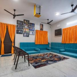 Rayzen Stays & Backpackers Hostel