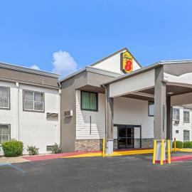 Super 8 by Wyndham Athens, hotel a Athens