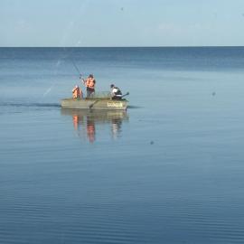 Peipsi Talu Fisherman's apartment 1st line, Lake, מלון בRootsiküla