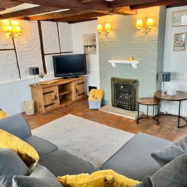 Bridge Cottage Stunning 4 bed thatched cottage, Hotel in Crowland