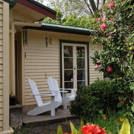Tranquil Early 1900s Retreat in Auckland with Free Parking