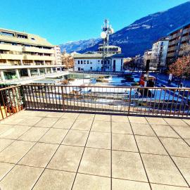 Zero Distance - 60 Steps to trains stations & Huge Terrace with Mountains View