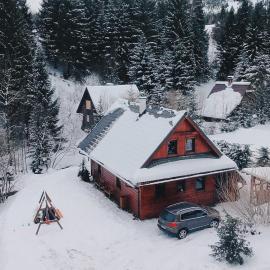 Drevenica u Kováčov, hotel a Nižná Boca