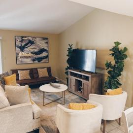 3 Bedroom Townhouse Near SGMC & Downtown Sleeps 10