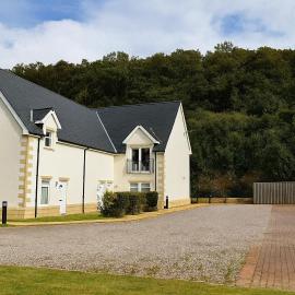 Conaglen, Glenloch View, Fort William 2-Bedroom Loch Side Flat, hotel in Fort William