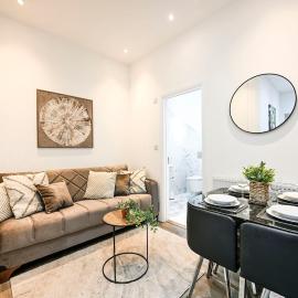 Mosaic Piece I - Sleeps 5 - 2BR - Station