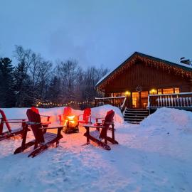 Chalet Le Crépuscule SPA, BILLARD, FOYER, SENTIERS PRIVES, hotell sihtkohas Chertsey