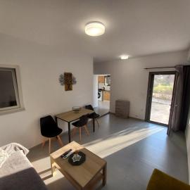 Velania House 1, Hotel in Filótion