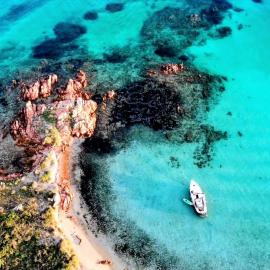 Sleeping on a boat in the Island's bay, Hotel in Loiri Porto San Paolo