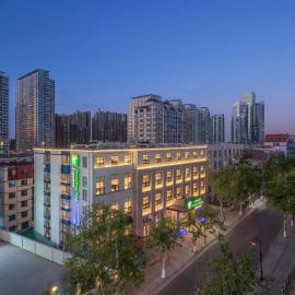 Holiday Inn Express Qingdao Downtown by IHG، فندق في تشينغداو