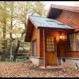 Viesnīca A centrally located cabin surrounded by nature pilsētā Sanmartina de los Andesa