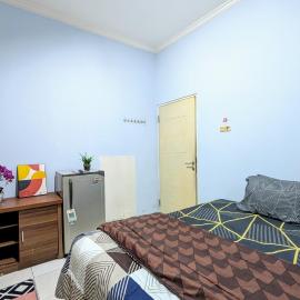 Homey Guesthouse near Tunjungan Plaza Syariah, hotel in Surabaya