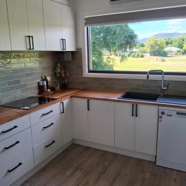 Central - Walking Distance to Cafes, Splash Park, Mosiac Trail and River