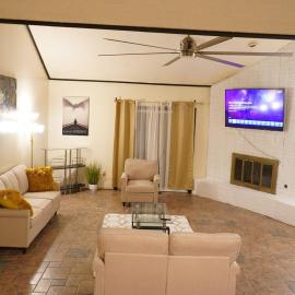 Spacious Family Home, hotel u gradu Jukon