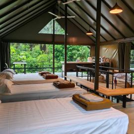 Kanopi Kalong Riverside Villa 1 Tent Ulu Yam Batang Kali, hotel in Batang Kali