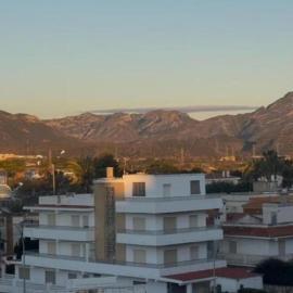 Sea views-Balcony-Sleeps 6-Parking-AirCon Heating