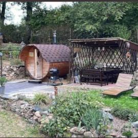 Ferienhaus Vogtland mit Sauna und Hot Tub，Weischlitz的飯店