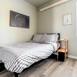 Cozy Micro Suite Unit 12 Sleeps 2 Minutes to Downtown、タコマのホテル