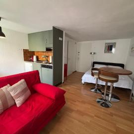 Cooles Apartment an der Kathedrale, hotel v destinácii Fribourg