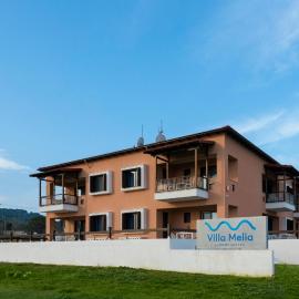 Villa Melia Luxury Suites, Hotel in Ierissós