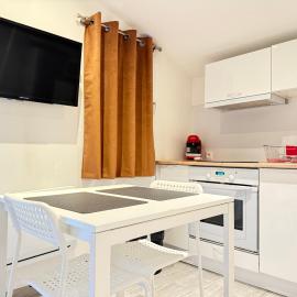 Logement proche Lyon-aéroport-Centrale Bugey, hotell i Dagneux