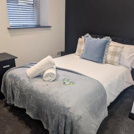 Central Swansea 6BR Ensuite Home w Parking