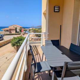 Appartement T2 bord de plage, hotelli kohteessa Sartène