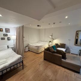 Large studio flat Uxbridge Road