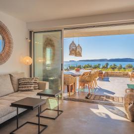 Penthouse Villa with Private Pool, Sauna & Seaview, hotel i Gialova