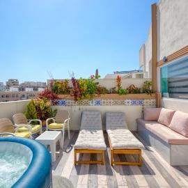 Luxury Bright Penthouses with Jakkuzzi,Valletta and Marina Views - VIP Feel
