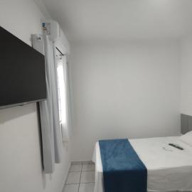 Quarto aconchegante e funcional perto da rodoviária Hospital do Câncer Pátio de eventos e universidades ótima localização, hotel in Petrolina