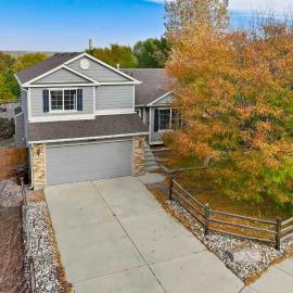 4BR w Fireplace Backyard BBQ near Peterson AFB, hotell i Colorado Springs