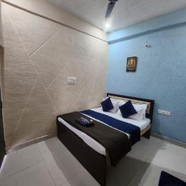 Anaya Guest House & Restaurant, hotel u gradu Etah