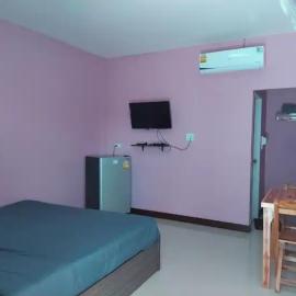 K and K Resort room 1، فندق في Prakhon Chai