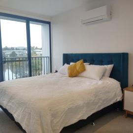 Great 2 bedroom Townhouse with great lake views, hotel in Tuggeranong