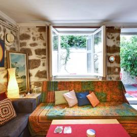 Acropolis Stone-built charming lodging 70 sq m, hotel in Athens