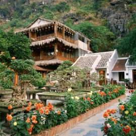Hang Mua Ecolodge، فندق في نينه بينه
