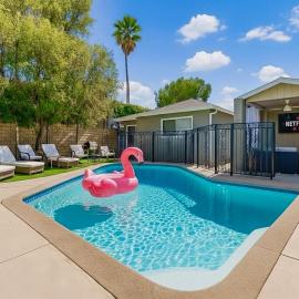 Modern Tarzana Poolside Retreat