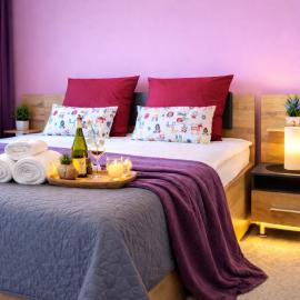 Cloud Sunrise Spacious & King Beds & Free Private Parking, hotel in Dumbrăviţa