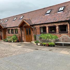 Cottage in Nuneaton - Sleeps 2 - Parking - Garden