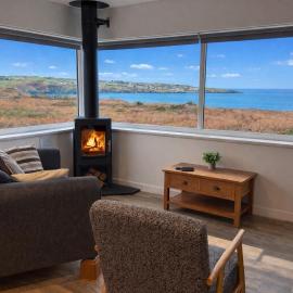 Coastal bungalow, sleeps 5 and ideal for walkers, hotel u gradu Amlwch