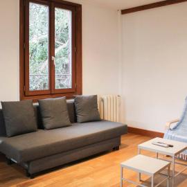 House with garden for 6 people in Vitry, hotel in Vitry-sur-Seine